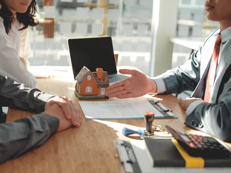 Luật sư nhà đất chuyên nghiệp của ATILAW sẽ tư vấn tận tình cho bạn