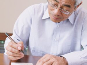 Viết di chúc để phân chia tài sản của mình cho người thừa kế theo ý muốn