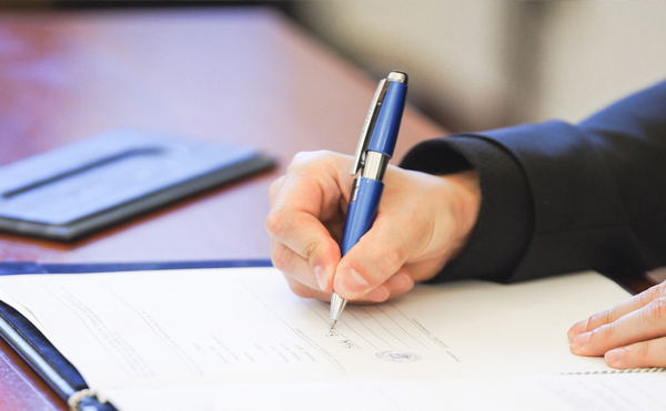 Trình hồ sơ để khách hàng ký xác nhận