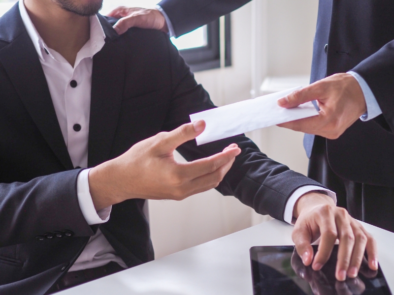 Người có nghĩa vụ bù đắp thiệt hại phải xin lỗi công khai và bồi thường