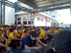 Đình công là hành động ngừng việc tạm thời có tổ chức và tuân thủ các thủ tục theo quy định của pháp luật