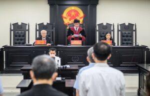 Các bên có thể nộp đơn khởi kiện lên Tòa án để được giải quyết tranh chấp đất đai