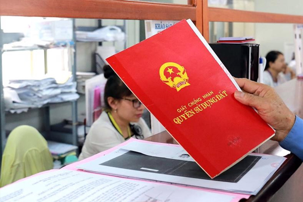 Người tặng đất phải có giấy chứng nhận quyền sử dụng đất