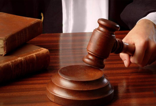 Tòa án đánh giá khả năng của cả cha và mẹ trong việc đảm bảo cuộc sống và sự phát triển tốt nhất cho con cái