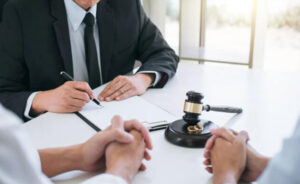 Hòa giải viên tiến hành hòa giải, đảm bảo đạt được thỏa thuận đôi bên