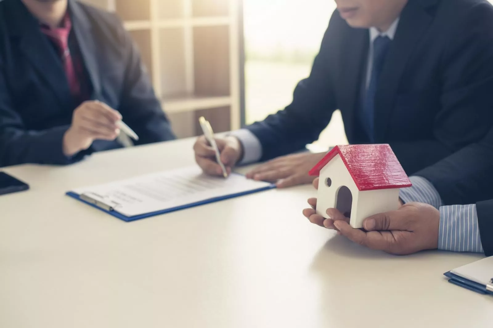 Tranh chấp hợp đồng đặt cọc 